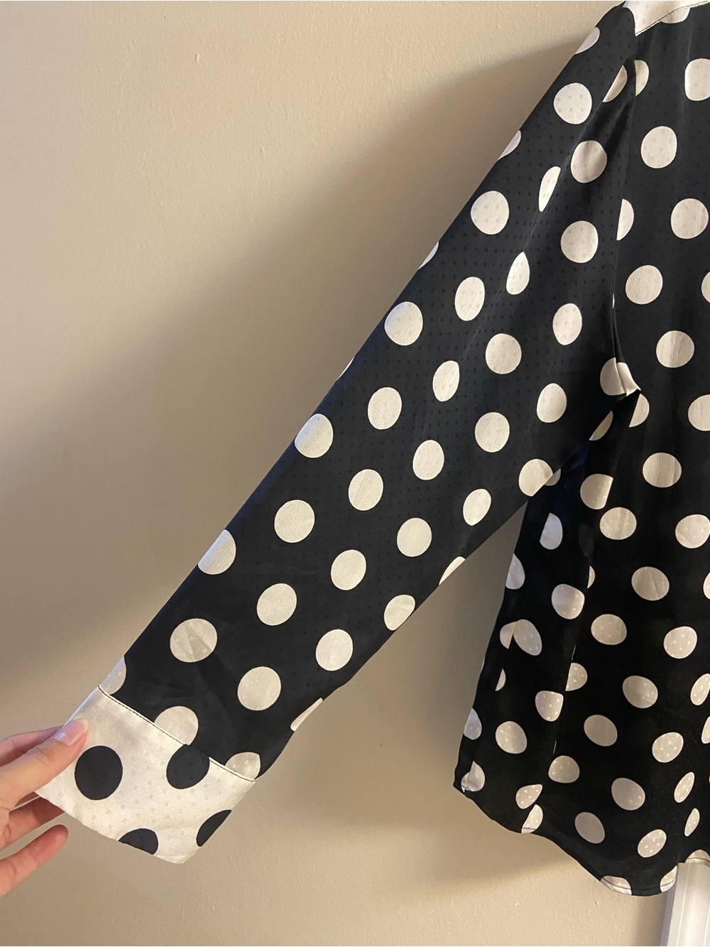 Chico's Polka Dot Long Sleeve Blouse Embroidered Floral Accent Large - Picture 5 of 8